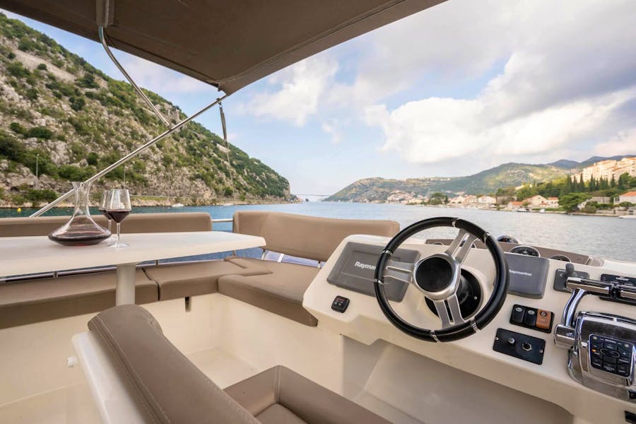 dubrovnik_prestige_400_fly_motoryachts_for_day_tours_and_transfers-005.jpg